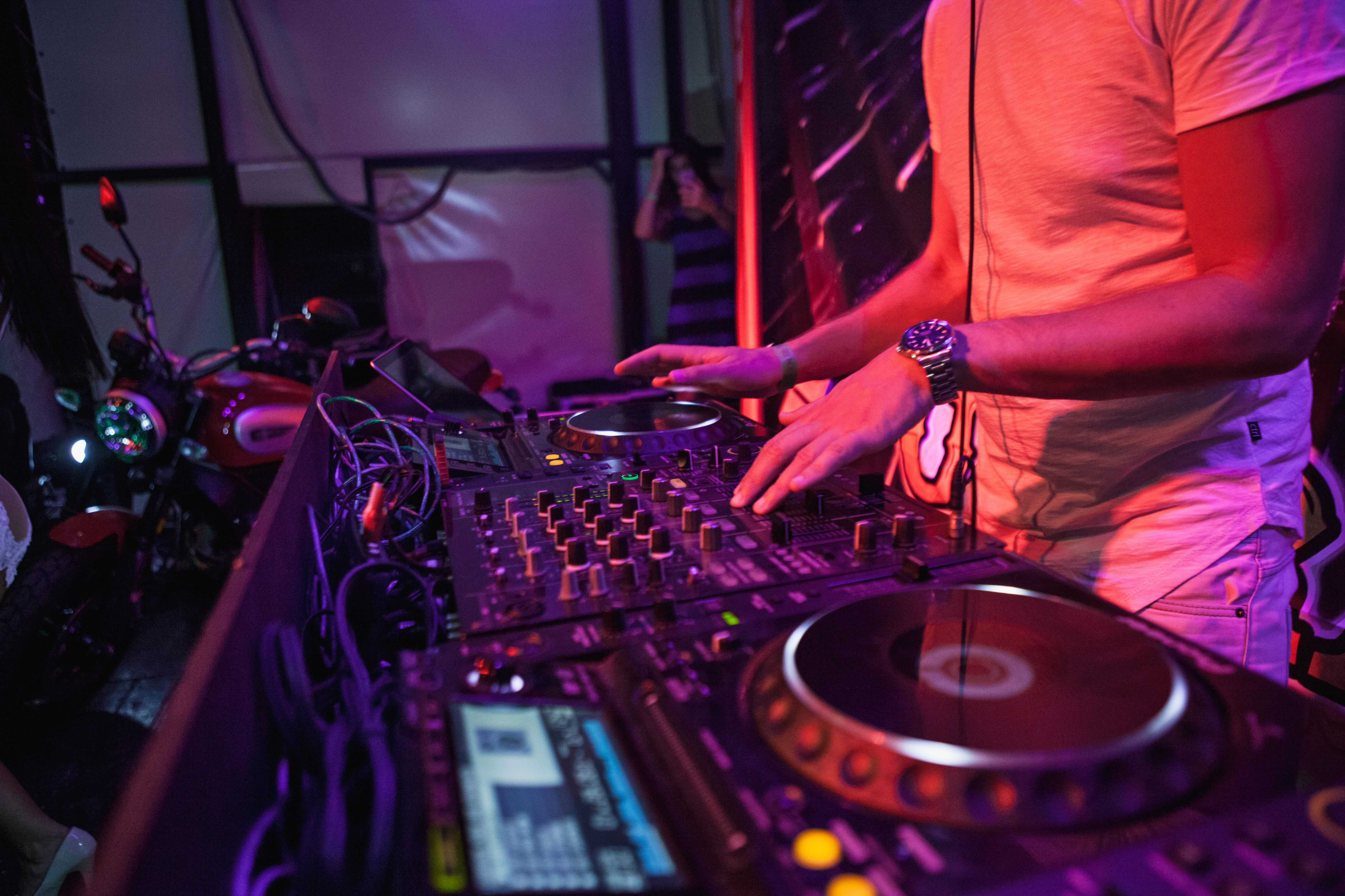 Dj